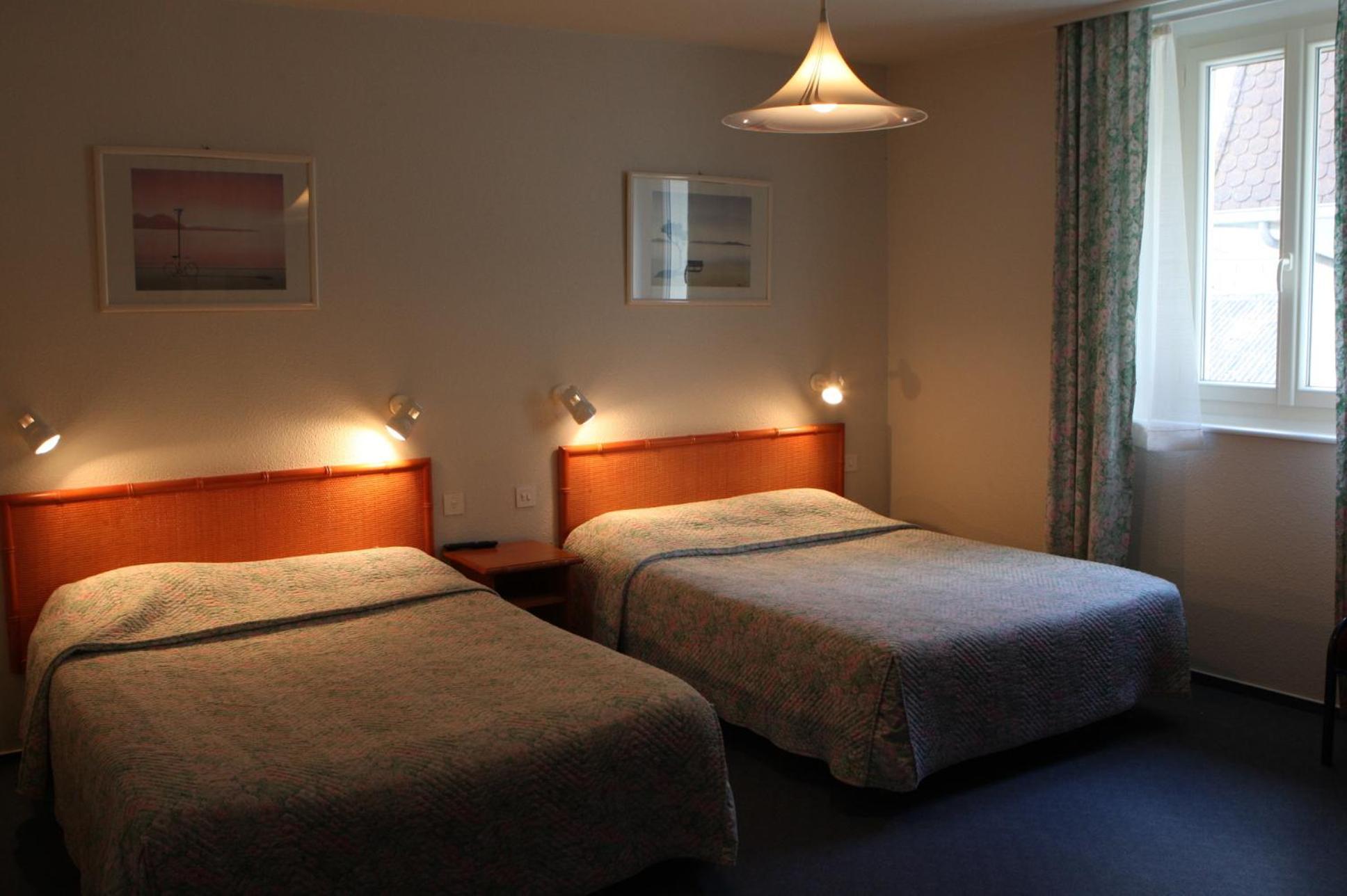 Les Portes Du Cantal Massiac Habitación foto